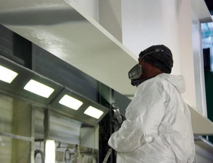 Application de peinture intumescente sur une poutre métallique