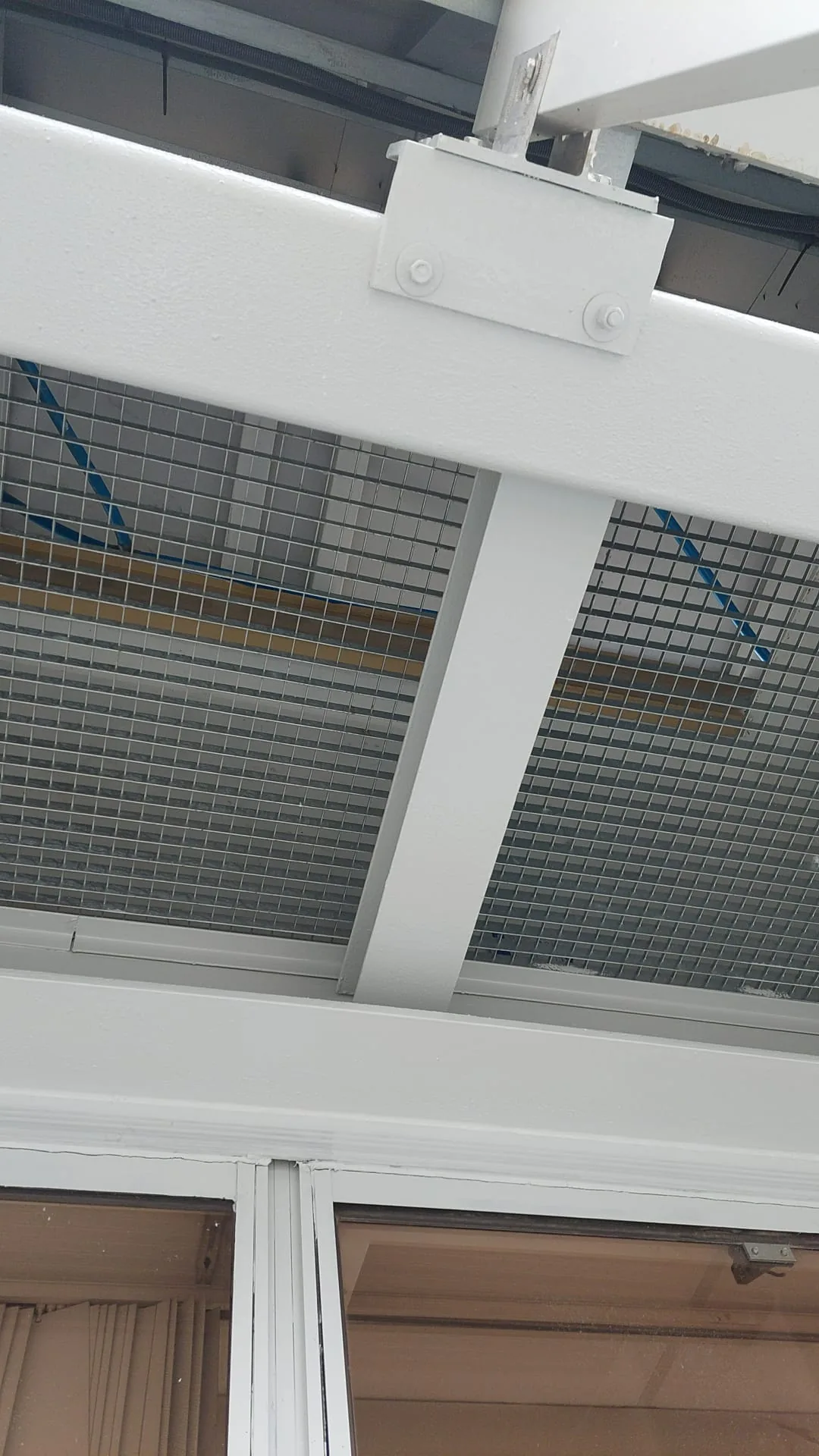 Finition de peinture intumescente sur poutre métallique