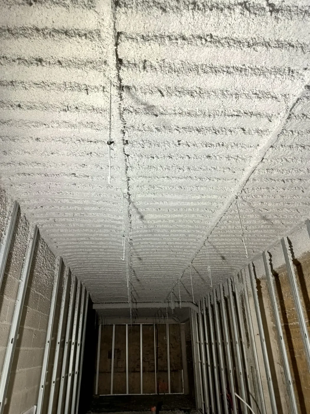 Plafond après traitement thermique
